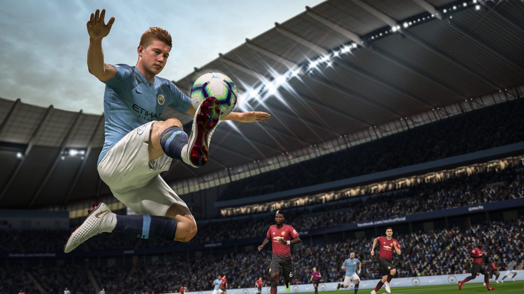 Как бить с подкруткой в fifa 19 на клавиатуре